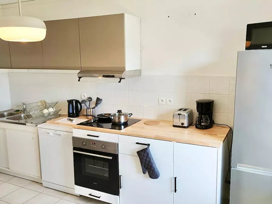 Immagine 5 di Camera in affitto  in Cours de Québec a Bordeaux