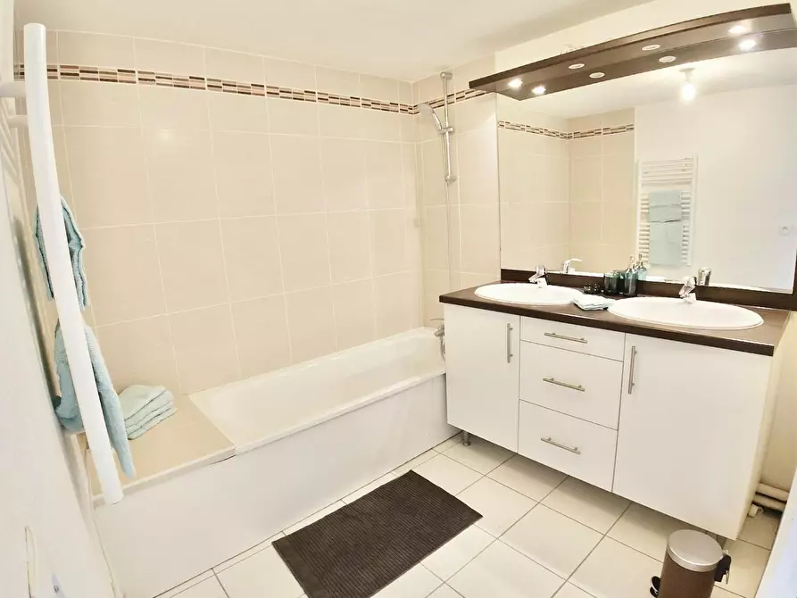 Immagine 8 di Camera in affitto  in Cours de Québec a Bordeaux