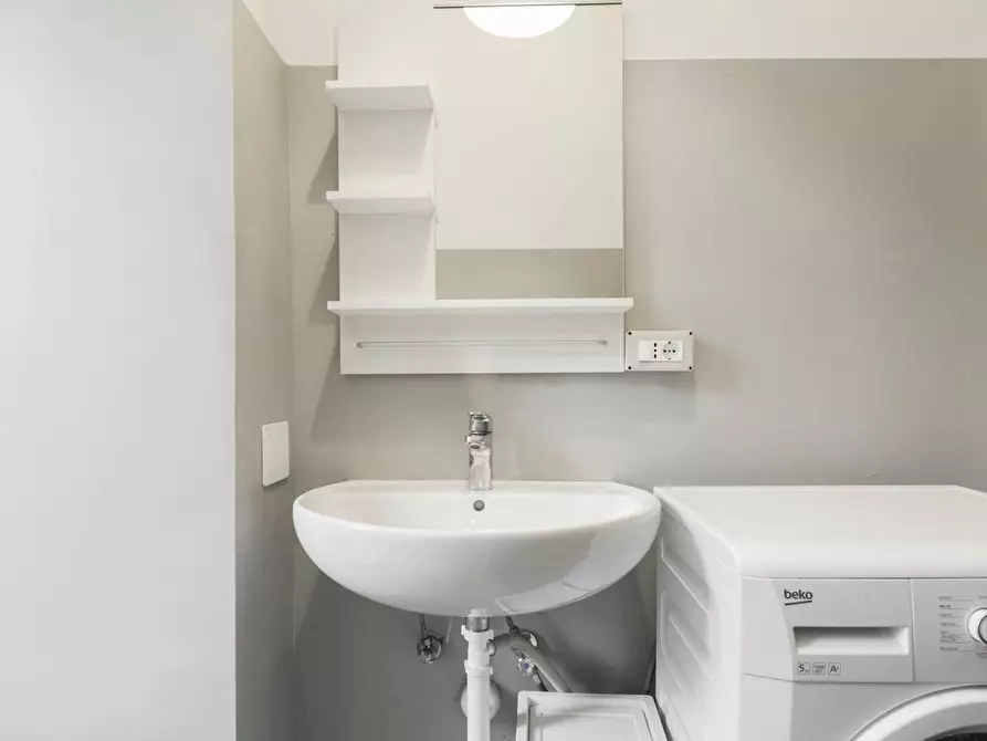 Immagine 5 di Camera in affitto  in Corso di Porta Romana a Milano