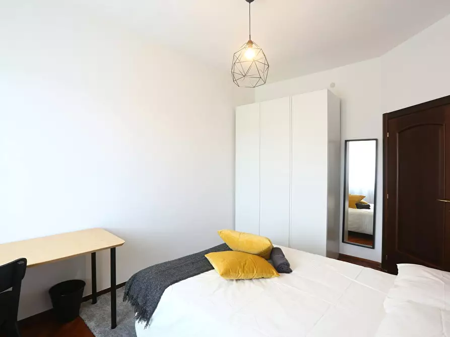 Immagine 5 di Camera in affitto  in Via Passo Sella a Milano