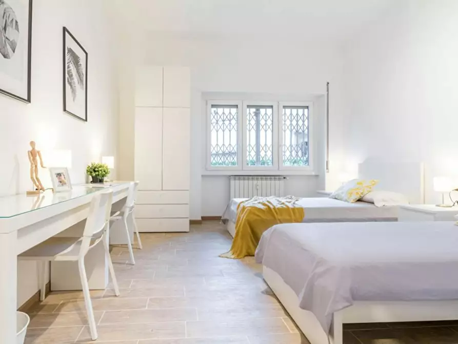 Immagine 1 di Camera condivisa in affitto  in Via delle Genziane a Milano