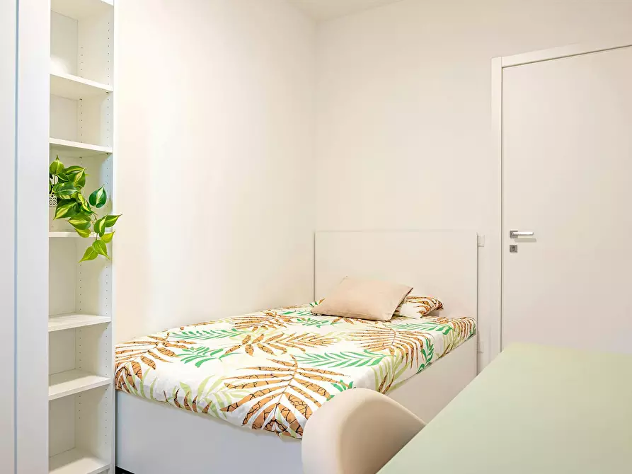 Immagine 1 di Camera in affitto  in Via Giuseppe Candiani a Milano