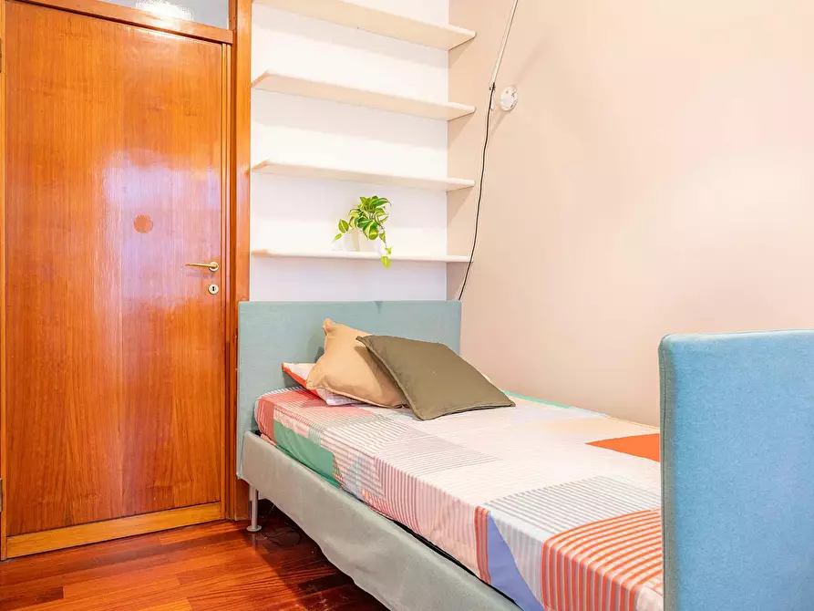 Immagine 2 di Camera in affitto  in Via Giovanni Battista Morgagni a Milano