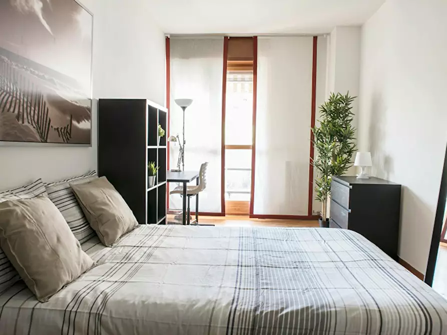 Immagine 1 di Camera in affitto  in Via Francesco Primaticcio a Milano