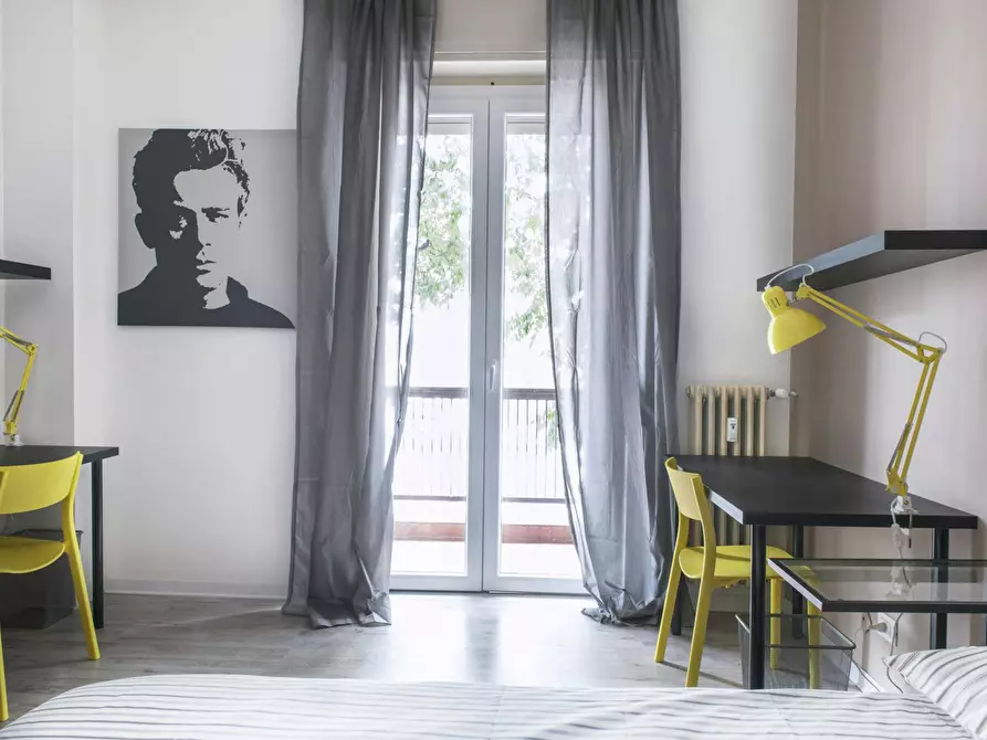 Immagine 1 di Camera condivisa in affitto  in Largo Domodossola a Milano