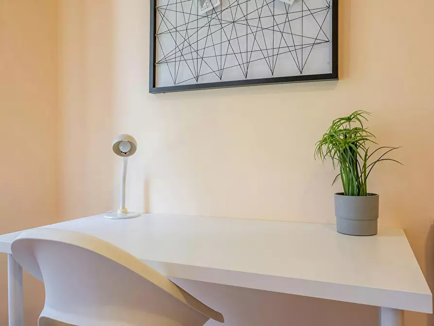 Immagine 7 di Camera in affitto  in Via Lorenteggio a Milano