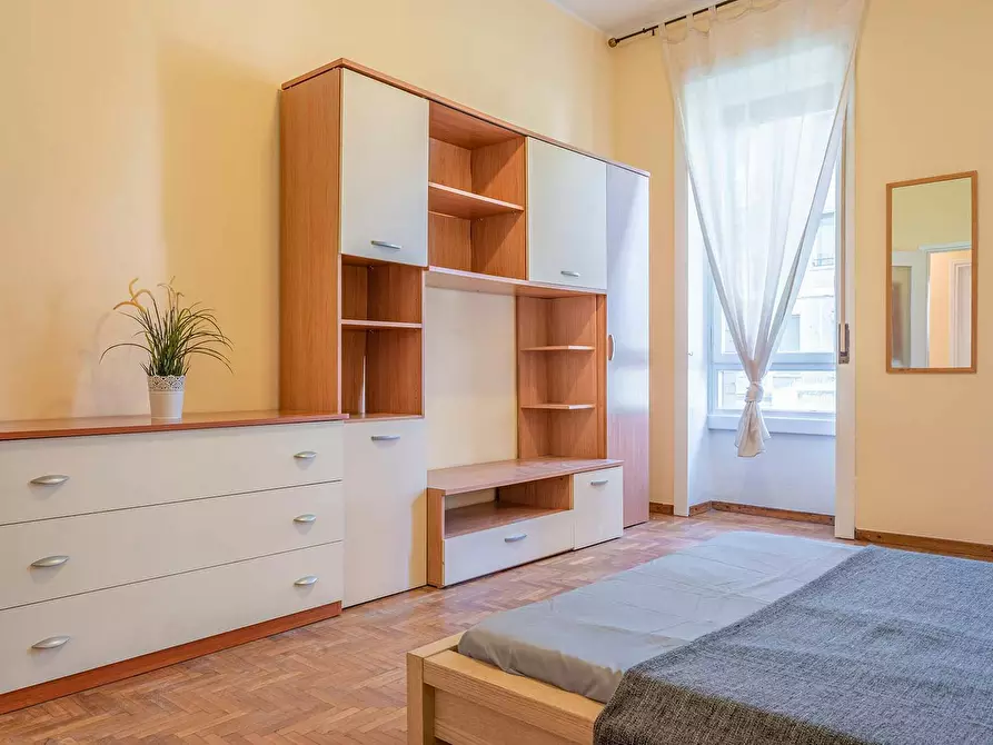 Immagine 6 di Camera in affitto  in Via Lorenteggio a Milano