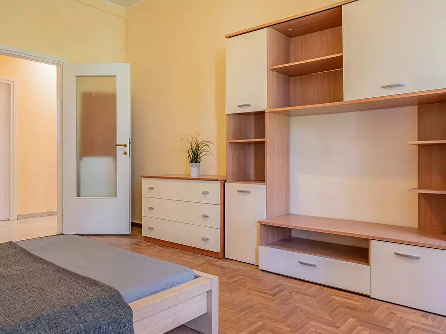 Immagine 5 di Camera in affitto  in Via Lorenteggio a Milano