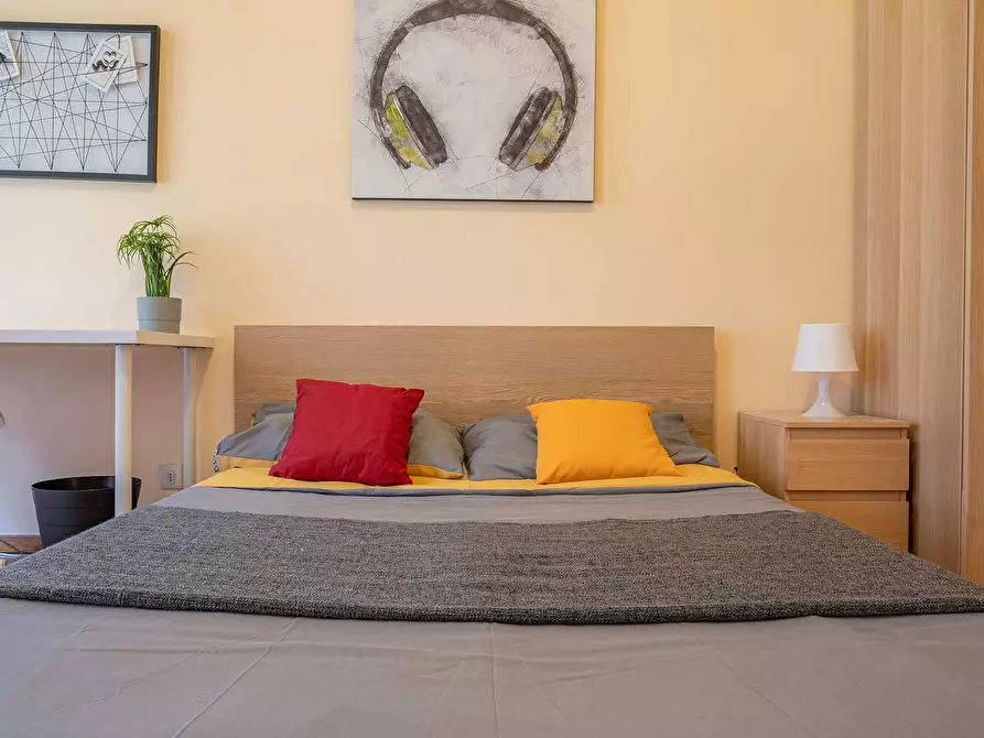 Immagine 4 di Camera in affitto  in Via Lorenteggio a Milano