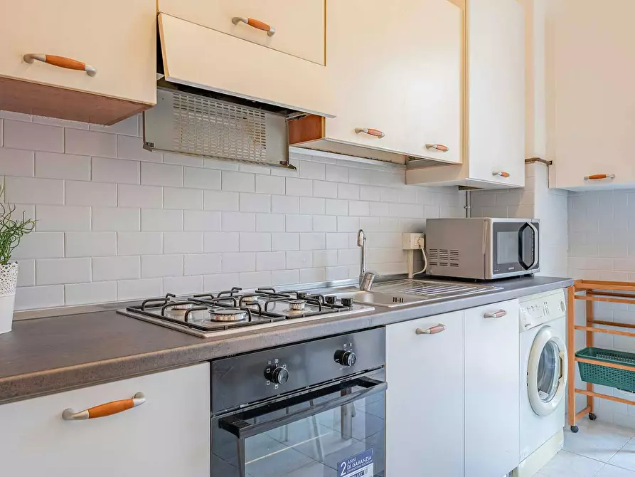 Immagine 9 di Camera in affitto  in Via Lorenteggio a Milano