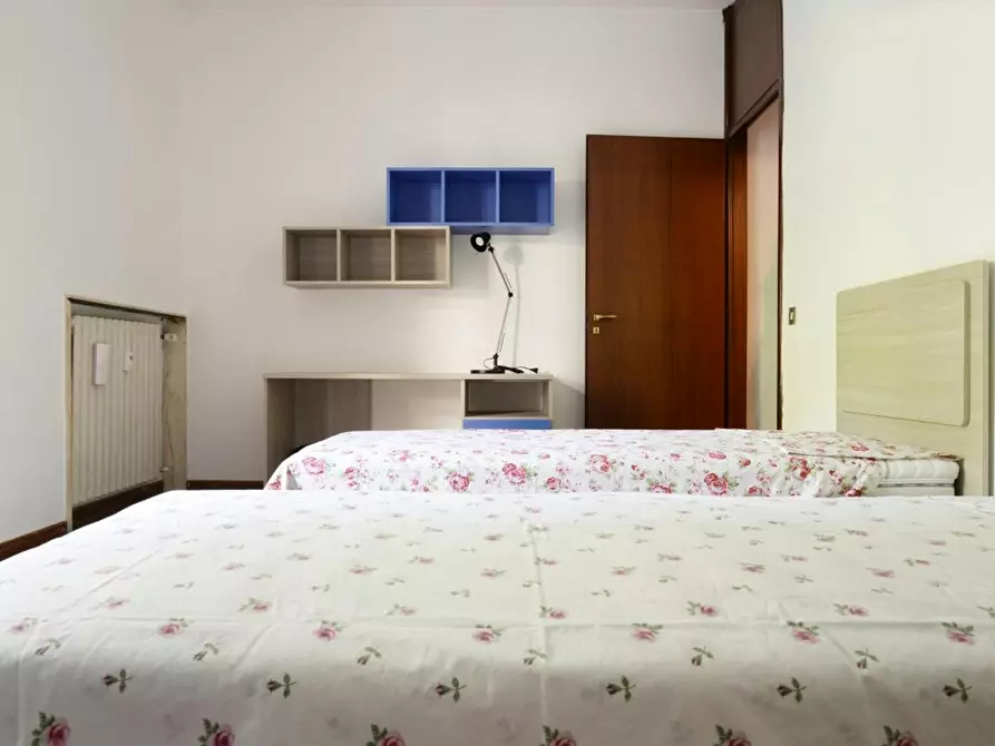 Immagine 2 di Camera condivisa in affitto  in Via Rho a Milano