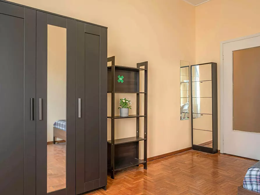 Immagine 5 di Camera in affitto  in Via Lorenteggio a Milano