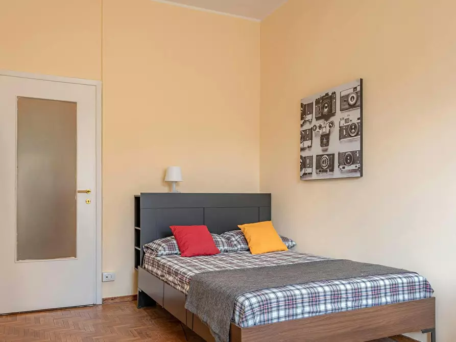 Immagine 2 di Camera in affitto  in Via Lorenteggio a Milano