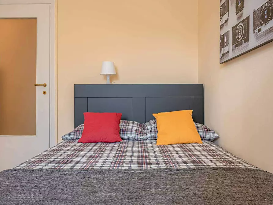 Immagine 3 di Camera in affitto  in Via Lorenteggio a Milano