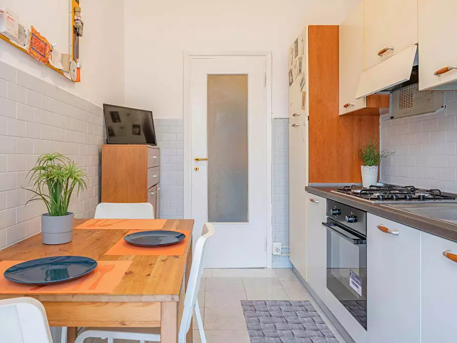 Immagine 10 di Camera in affitto  in Via Lorenteggio a Milano