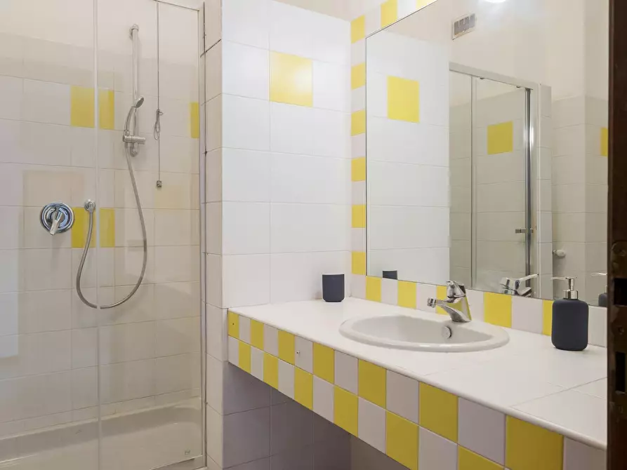 Immagine 9 di Camera in affitto  in Via Curtatone a Milano