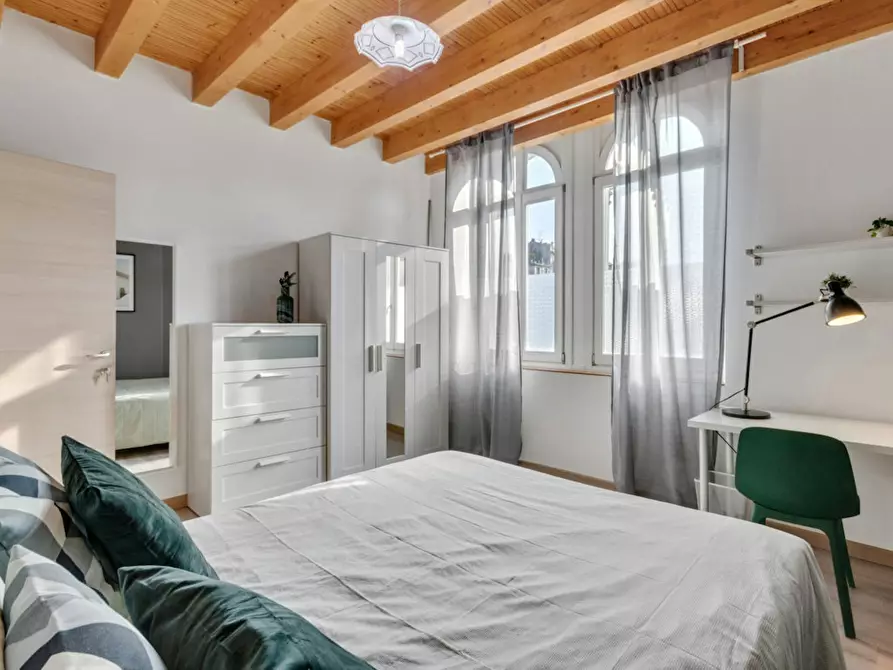 Immagine 3 di Camera in affitto  in Via Benedetto Marcello a Milano