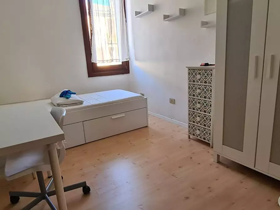 Immagine 5 di Camera in affitto  in Via Francesco Baracca a Vicenza