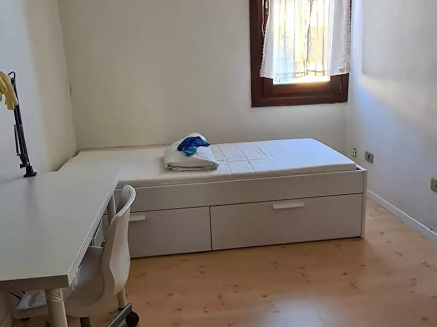 Immagine 3 di Camera in affitto  in Via Francesco Baracca a Vicenza