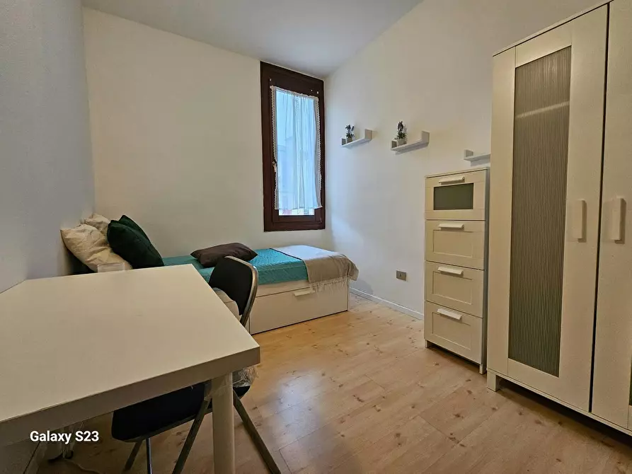 Immagine 1 di Camera in affitto  in Via Francesco Baracca a Vicenza