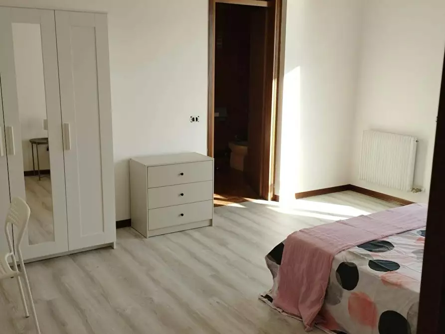 Immagine 1 di Camera in affitto  in Via Gran San Bernardo a Fosso'