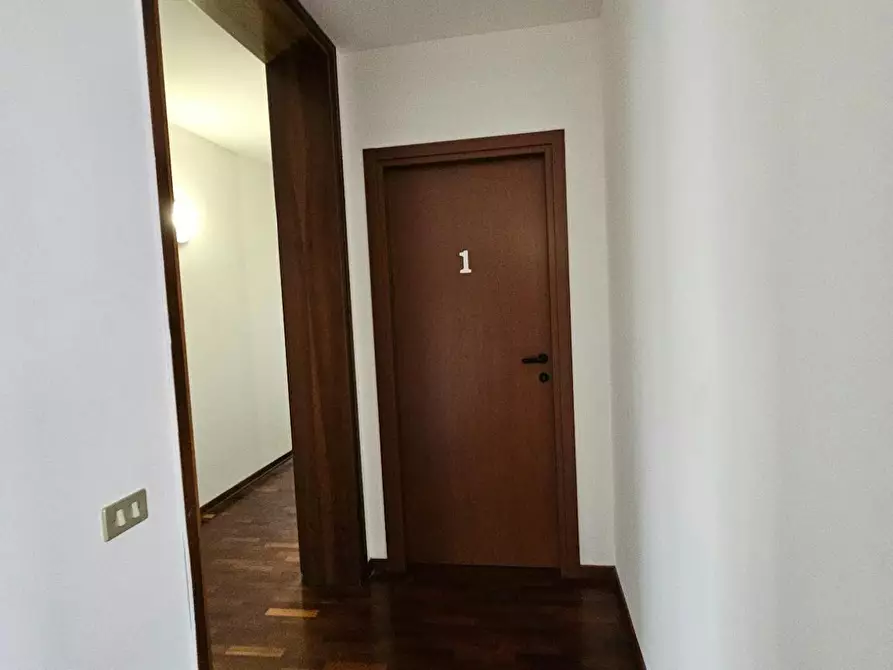 Immagine 6 di Camera in affitto  in Via Gran San Bernardo a Fosso'