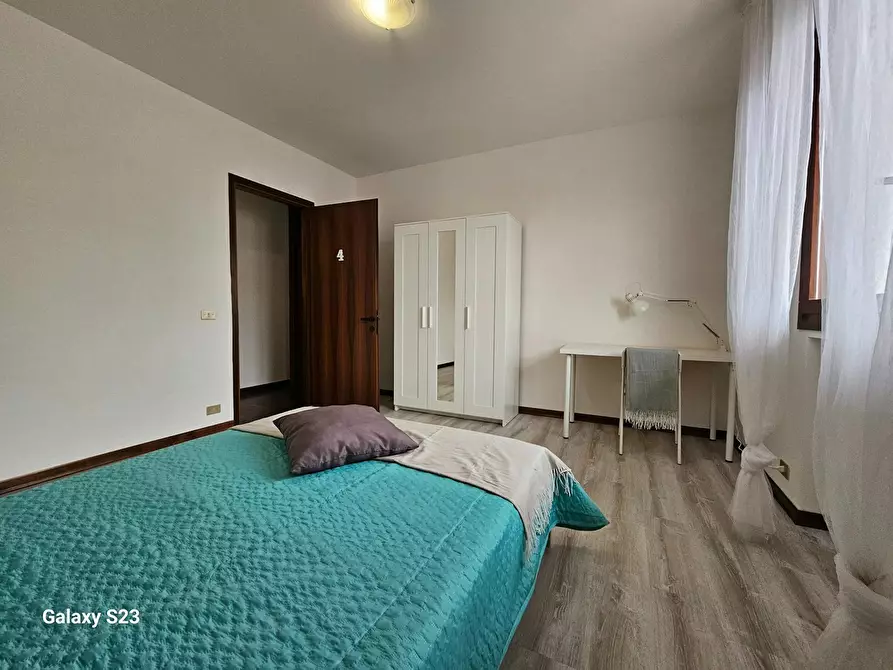 Immagine 10 di Camera in affitto  in Via Gran San Bernardo a Fosso'