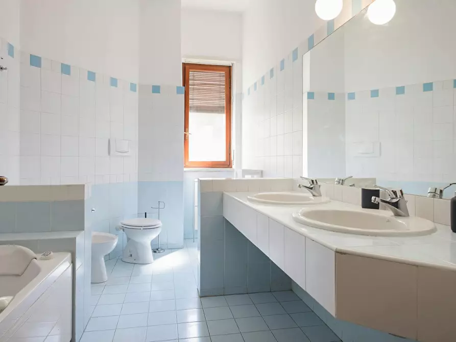 Immagine 6 di Camera in affitto  in Via Curtatone a Milano