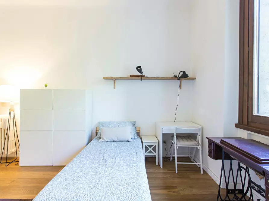 Immagine 1 di Camera condivisa in affitto  in Via Laurana a Milano