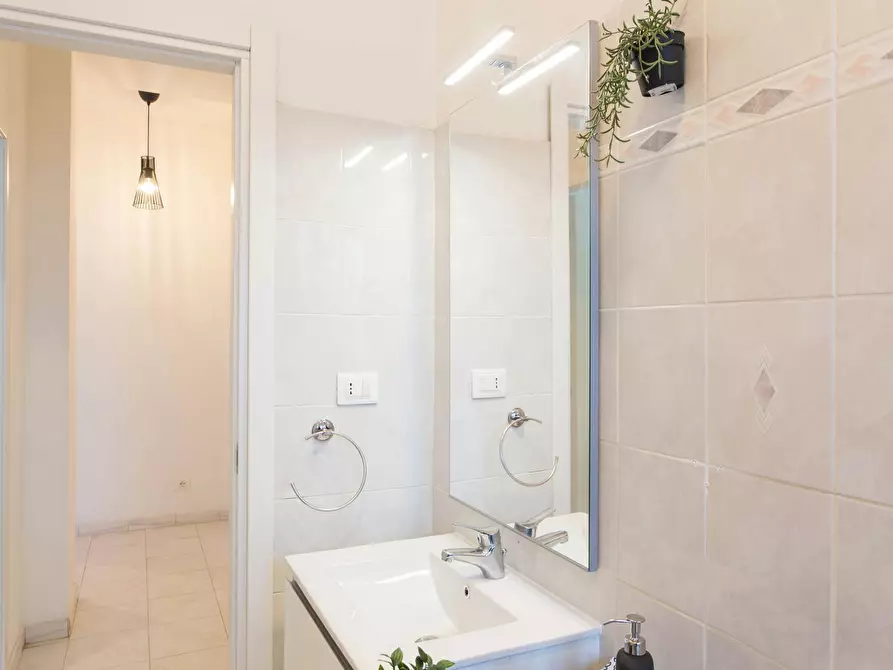 Immagine 5 di Camera condivisa in affitto  in Via Palmi a Milano