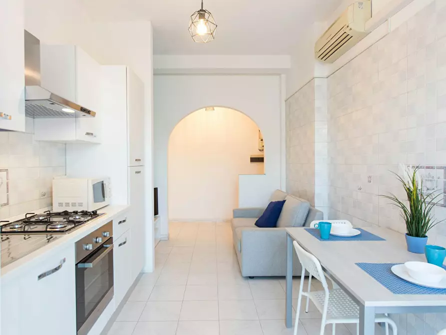 Immagine 3 di Camera condivisa in affitto  in Via Palmi a Milano