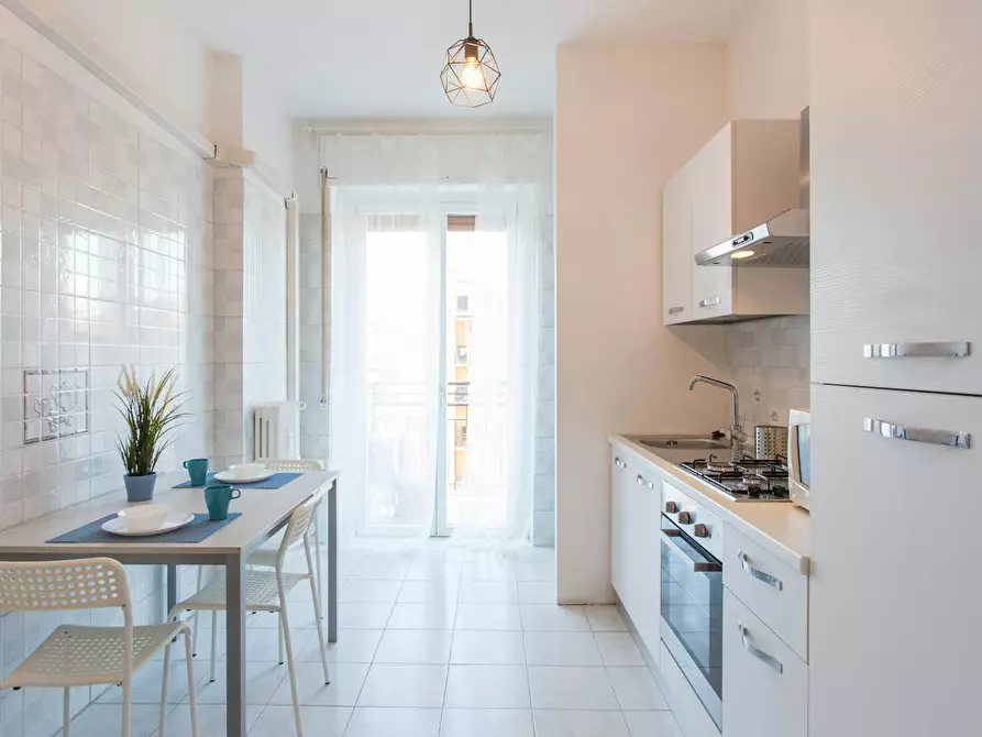 Immagine 2 di Camera condivisa in affitto  in Via Palmi a Milano