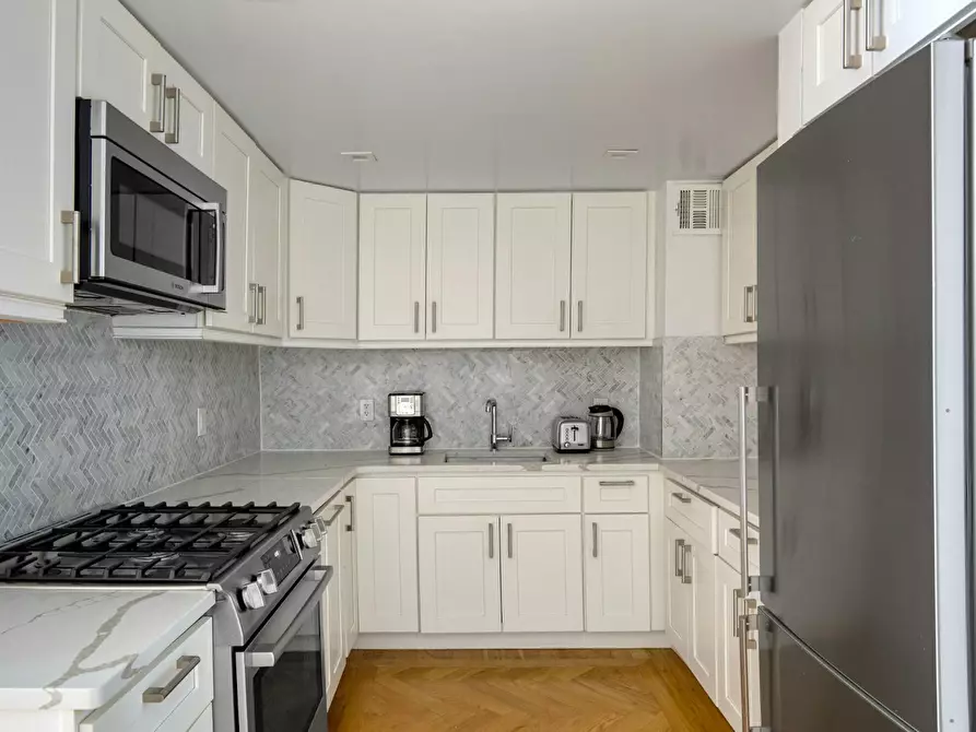 Immagine 6 di Appartamento in affitto  in East 88th Street a Torino