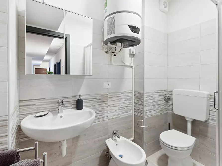 Immagine 10 di Camera in affitto  in Via Privata Deruta a Milano