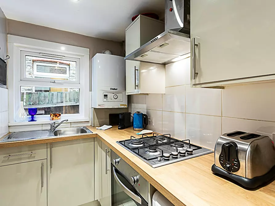 Immagine 2 di Appartamento in affitto  in Grafton Road a Ealing