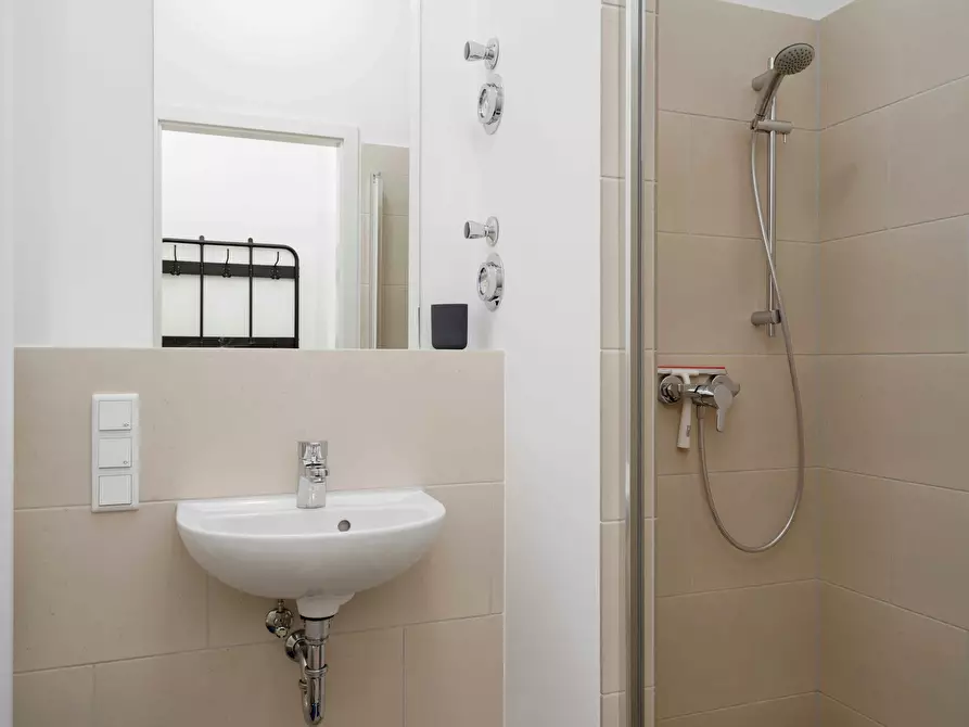 Immagine 6 di Camera in affitto  in Klara-Franke-Straße a Berlin