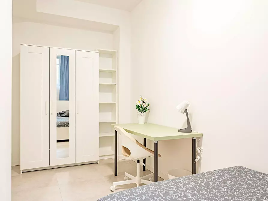 Immagine 3 di Camera in affitto  in Via Giuseppe Candiani a Milano