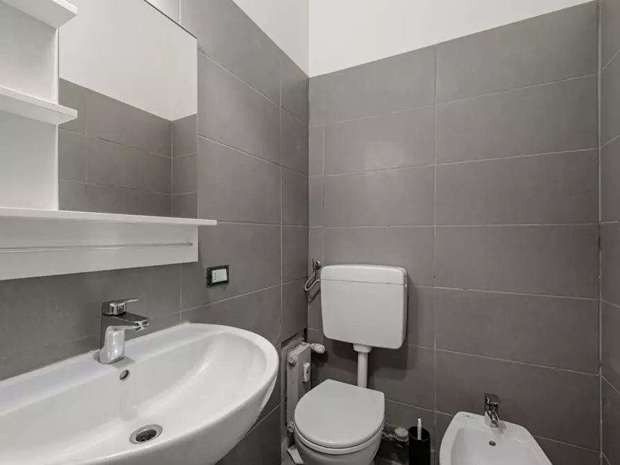 Immagine 6 di Camera in affitto  in Via Curtatone a Milano