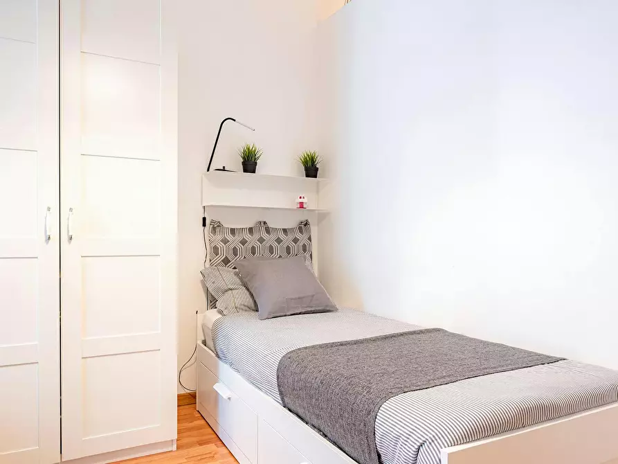 Immagine 4 di Camera condivisa in affitto  in Via Biella a Milano