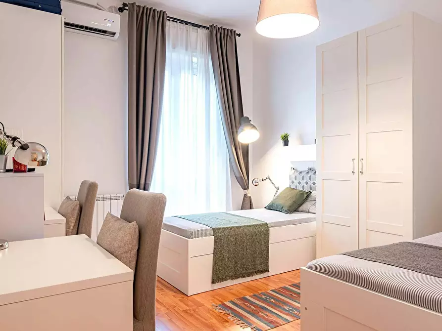 Immagine 3 di Camera condivisa in affitto  in Via Biella a Milano