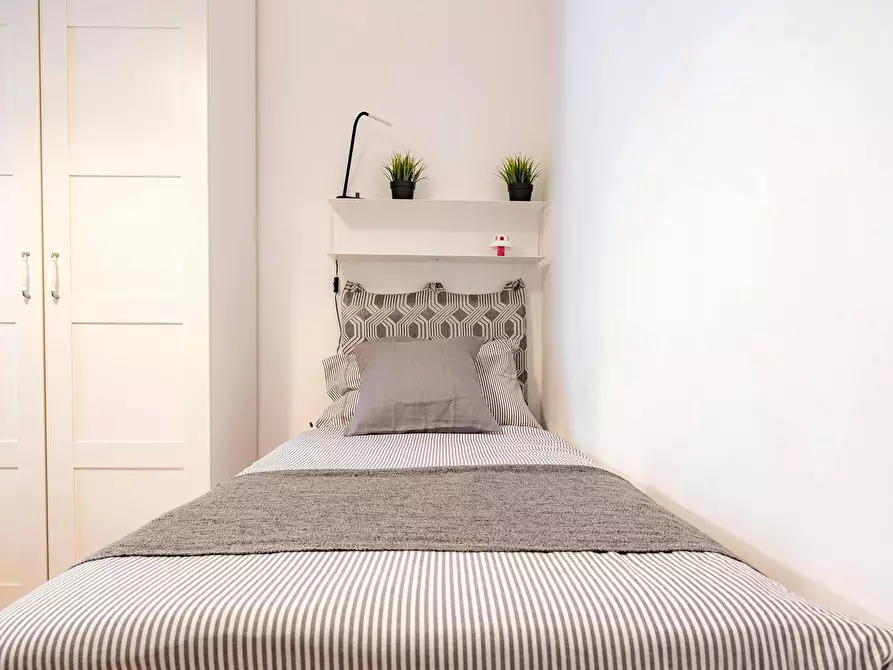 Immagine 5 di Camera condivisa in affitto  in Via Biella a Milano