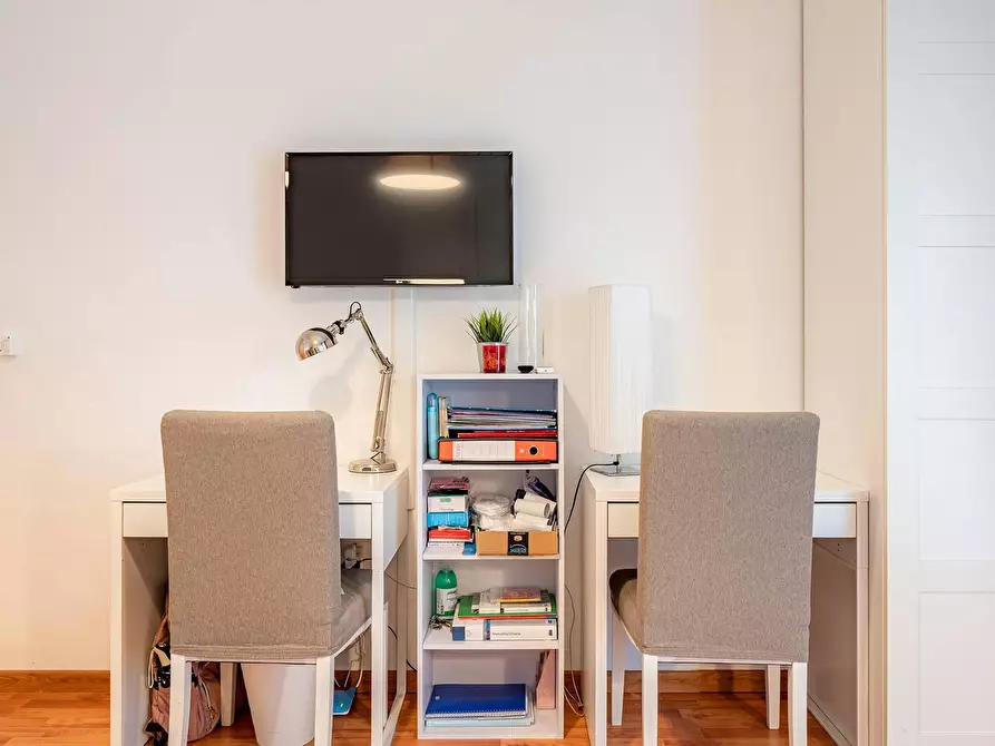 Immagine 10 di Camera condivisa in affitto  in Via Biella a Milano