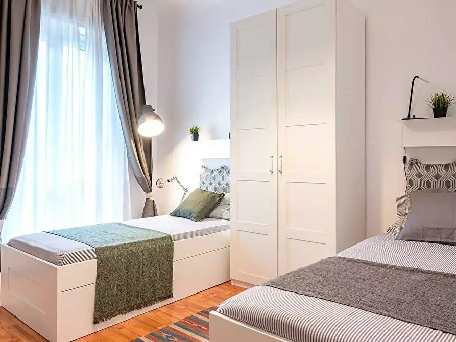 Immagine 2 di Camera condivisa in affitto  in Via Biella a Milano