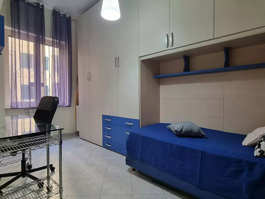 Immagine 1 di Camera in affitto  in Via Pompeo Magno a Napoli