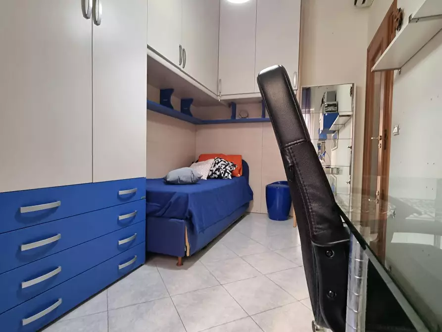 Immagine 3 di Camera in affitto  in Via Pompeo Magno a Napoli