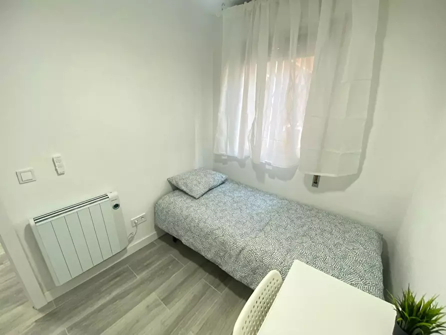 Immagine 1 di Camera in affitto  in Calle de Arechavaleta a Madrid