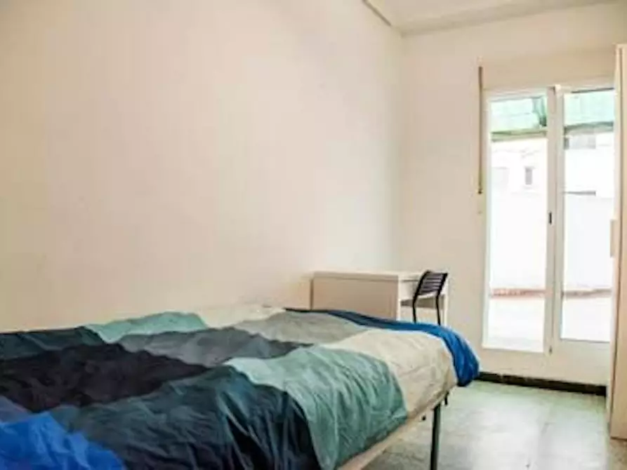 Immagine 2 di Camera in affitto  in Passatge Doctor Bartual Moret a Valencia