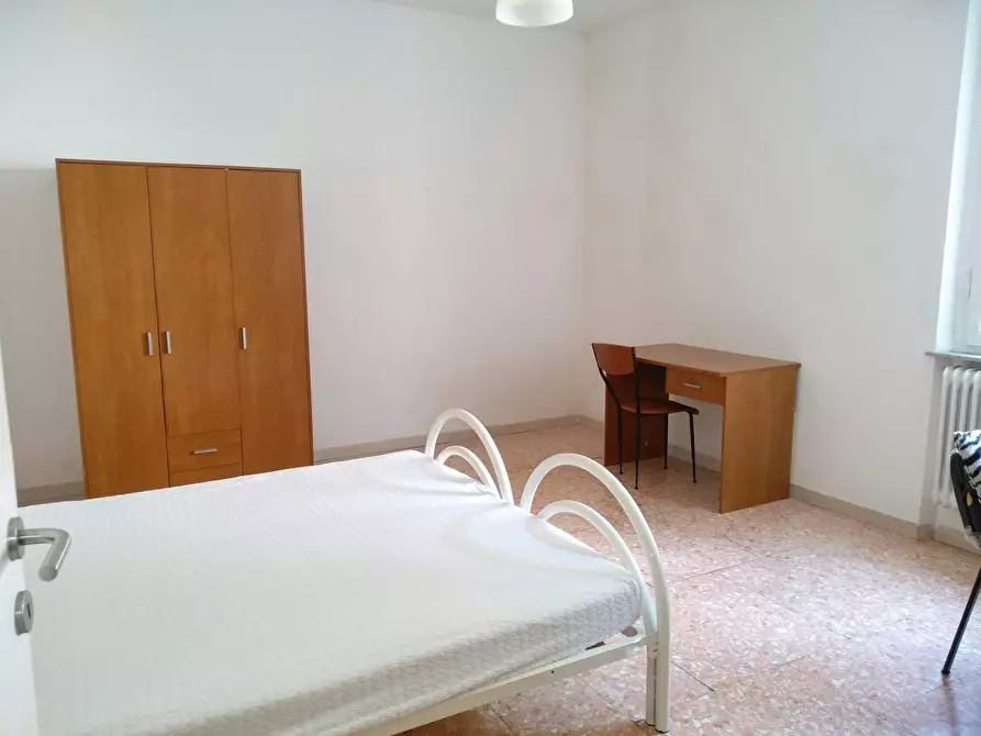 Immagine 1 di Camera in affitto  in Via Luca Pacioli a Pisa