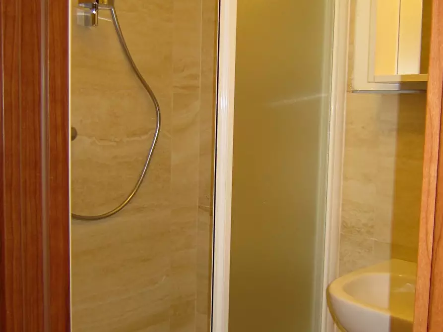 Immagine 10 di Camera in affitto  in Via Pignatello a Siena