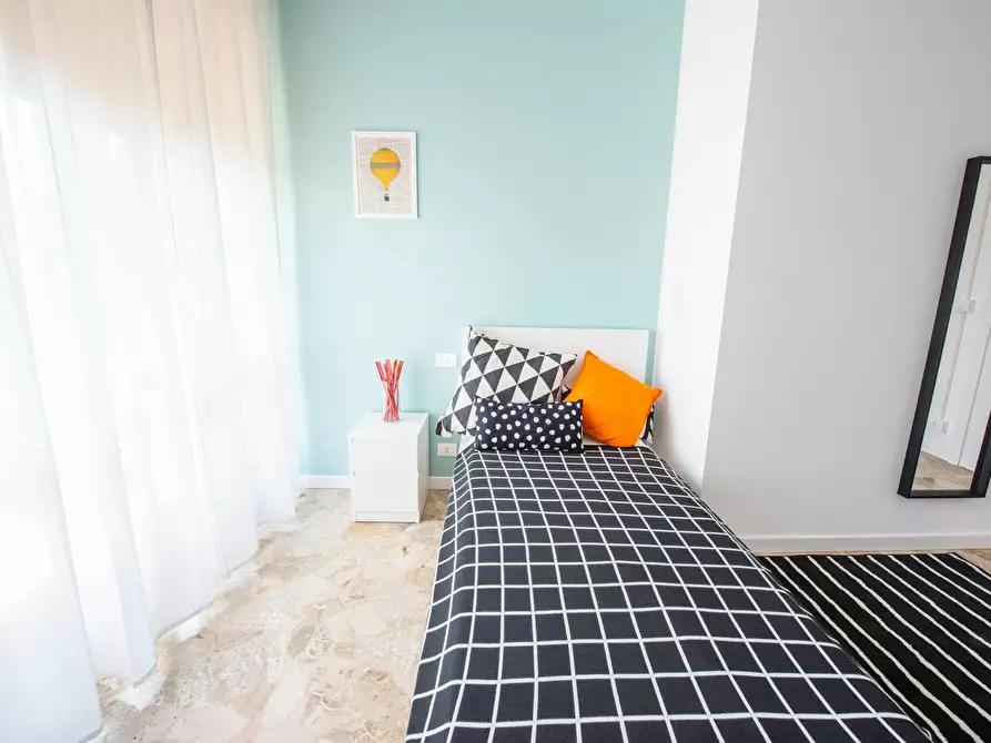 Immagine 3 di Camera in affitto  in Viale Volontari della Libertà a Udine